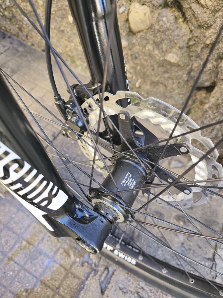 GT Fury Expert 27.5 M размер DH bike 1x10 Zee Shimano Перфектен