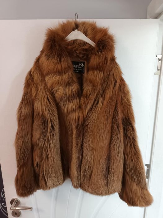 Продавам палто от лисица