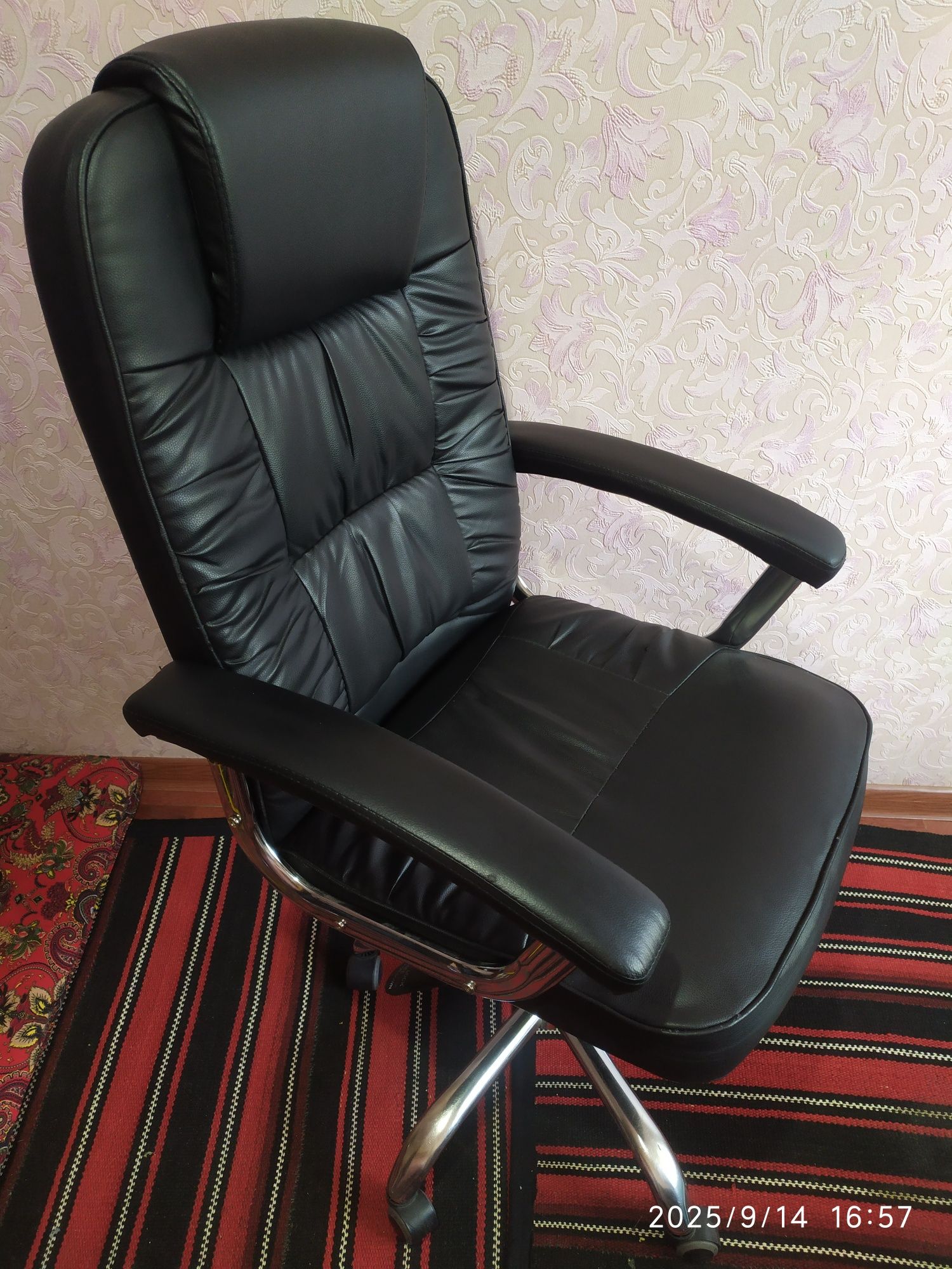 Ofis kreslosi sotiladi.