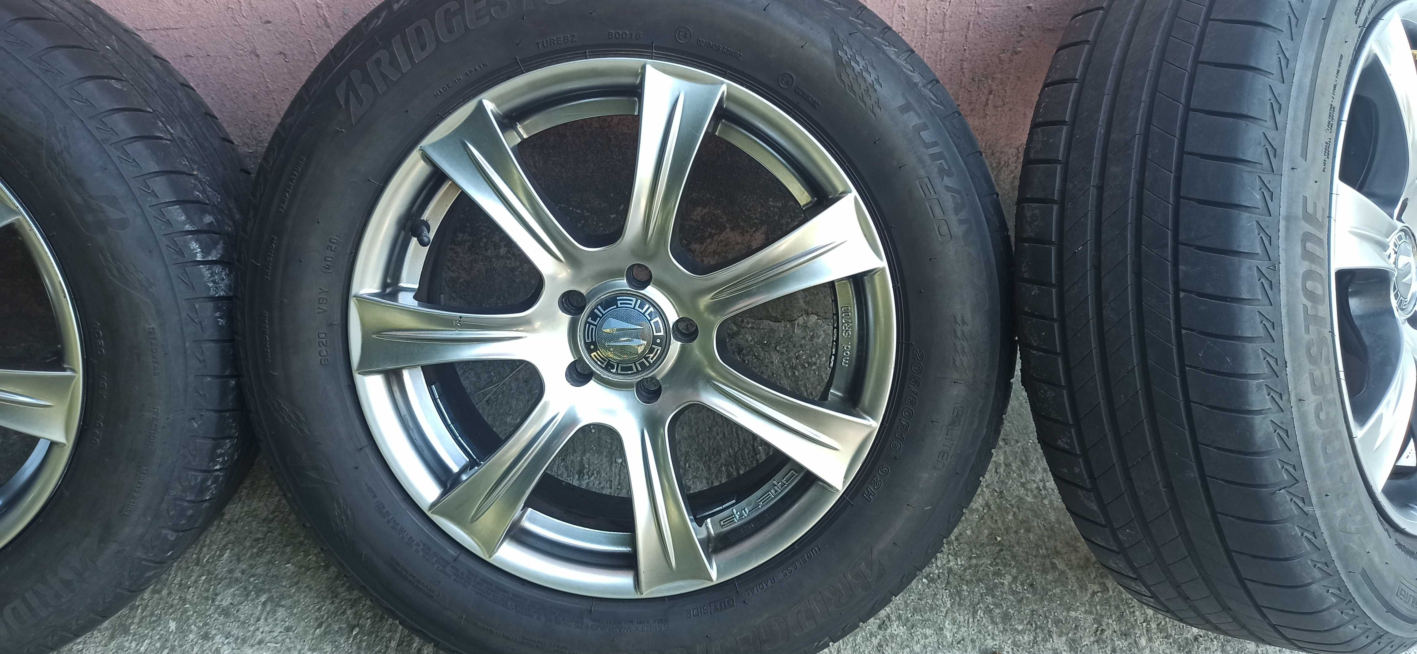 Хубав комплект 16-ки джанти с летни гуми за VW, 5х100