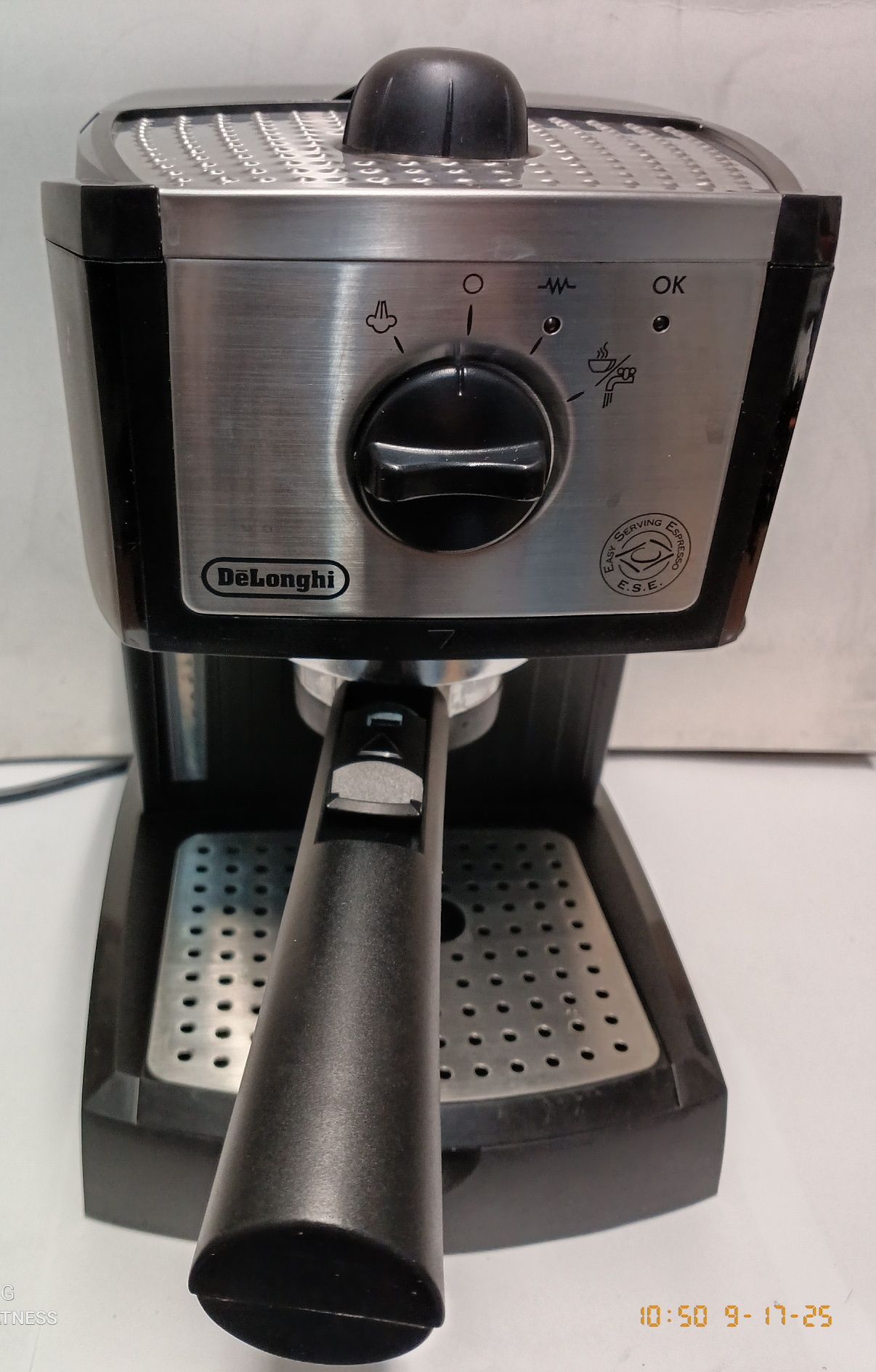 Кафемашина DeLonghi.