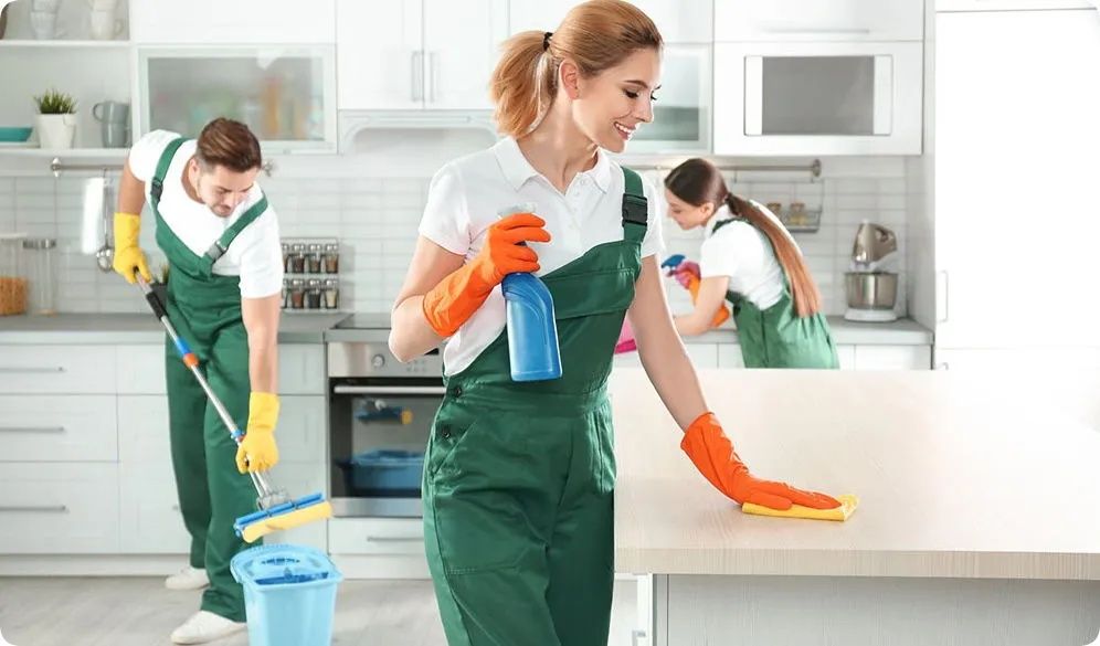 Уборка квартир, коттеджей, помещений быстро качественно. Есть