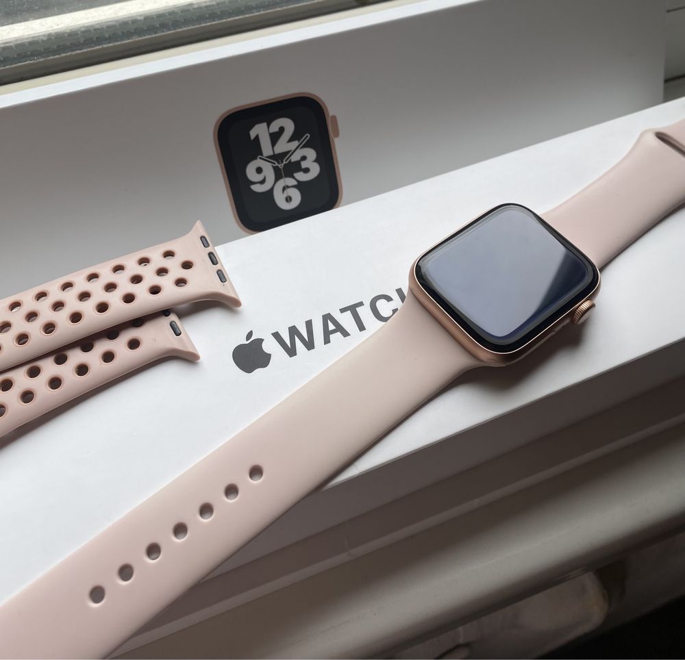 Apple Watch SE/44 mm Gold