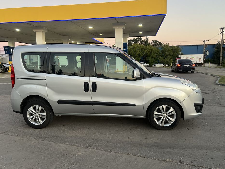 Opel Combo7 locuri , motor 1,6 diesel ,