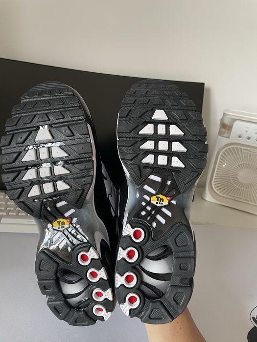 Nike Air Tn gri.