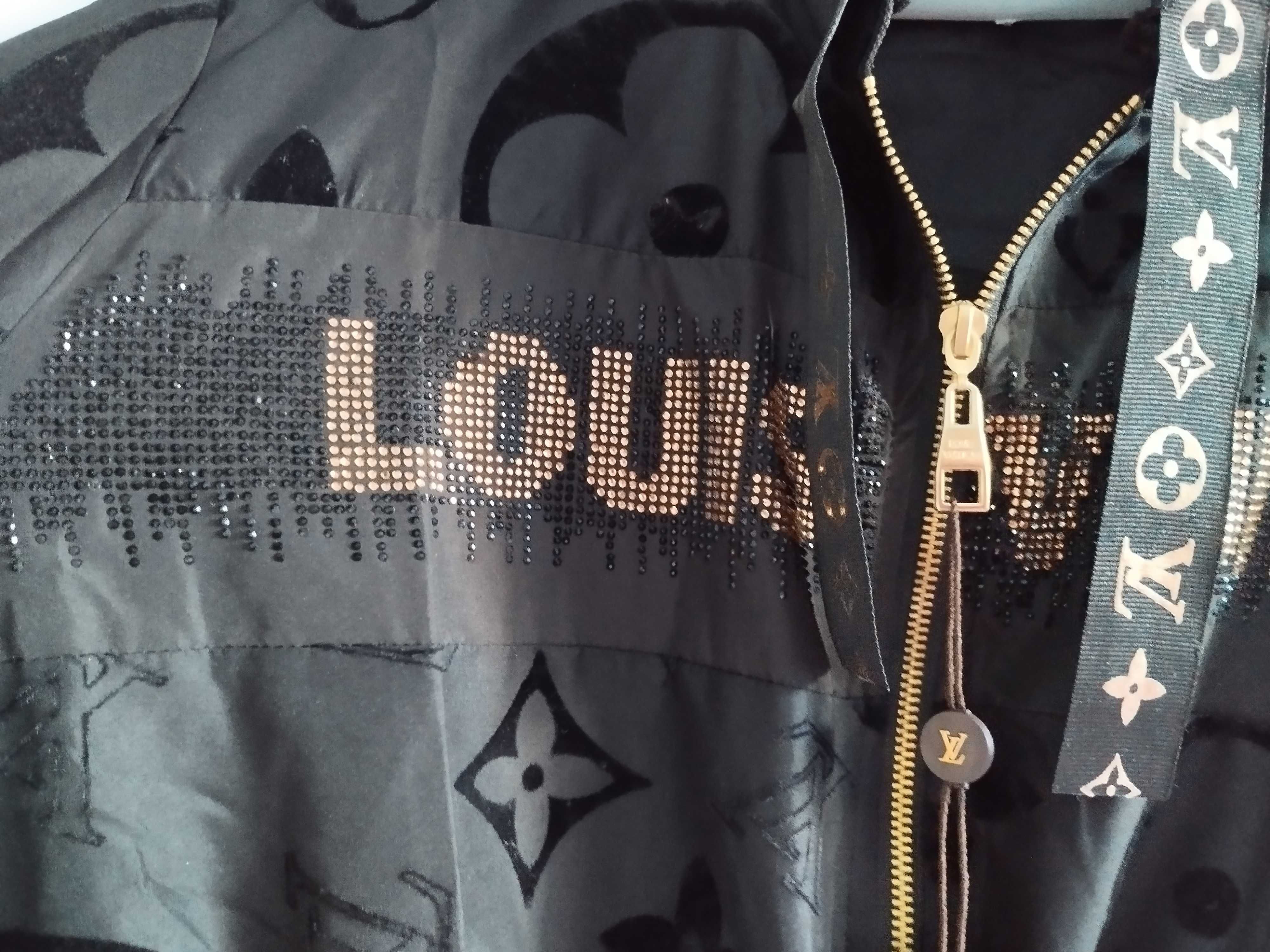 Якенце LOUIS ...
