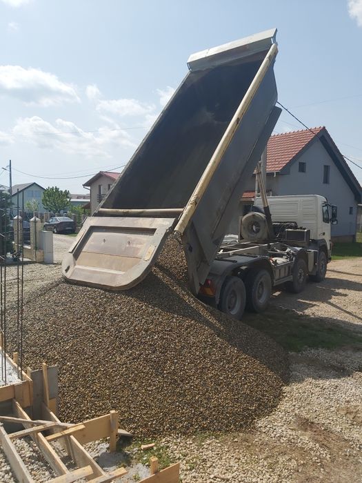 Nisip, piatra, pământ grădină, nivelare cu utilaje dumper