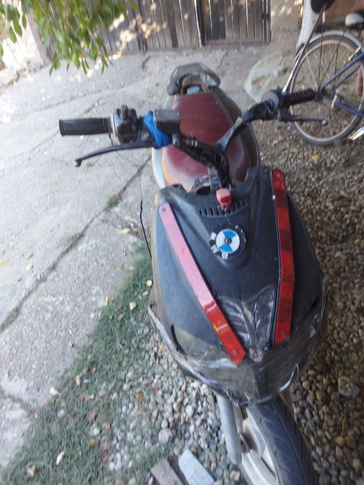 Scuter pentru piese