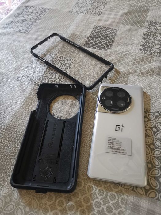 Oneplus 12 , 1T,ram 24 gb