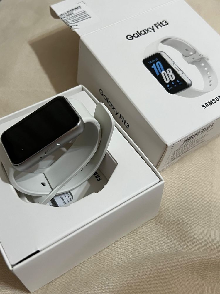 Продаю часы Galaxy Fit3 новые