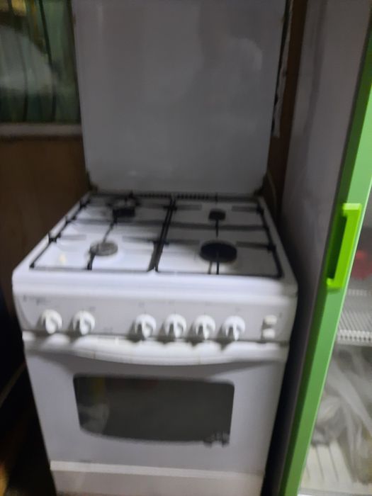 Продам газовую плиту