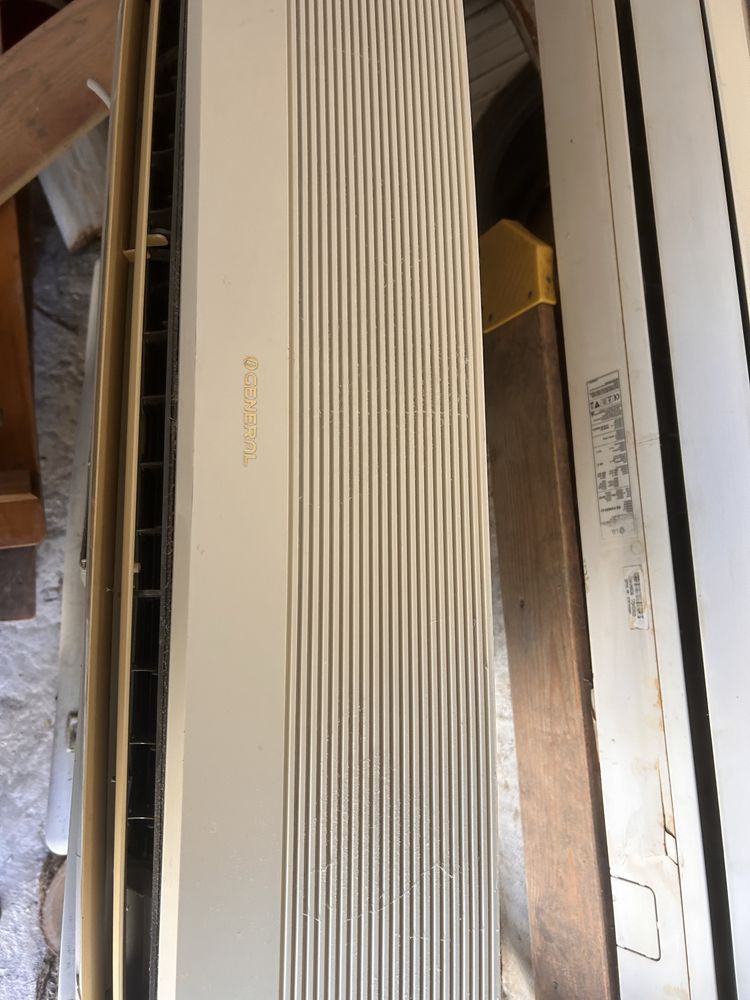 Продавам климатик GENERAL 12BTU