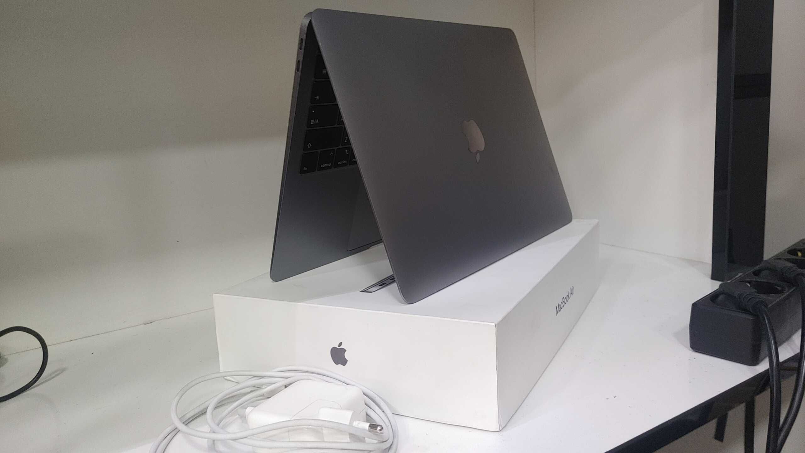 Macbook AIR 13.3" A1932  i5  DDR3 8gb SSD 256gb - 2018