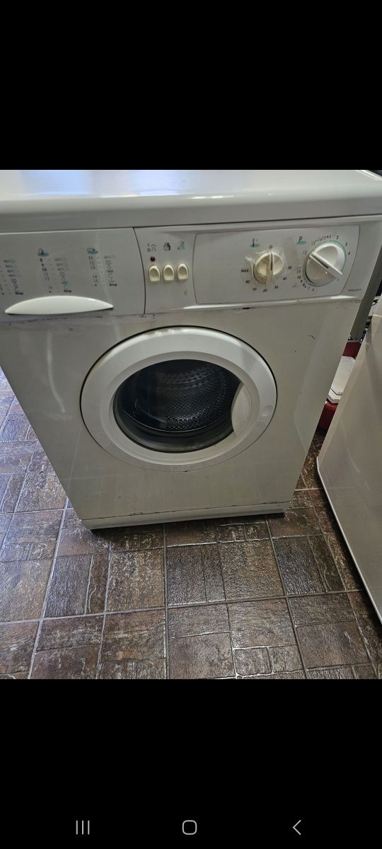 Mașina de spălat Indesit