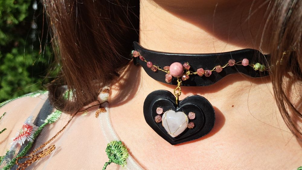 Colier choker din piele naturala cu cristale semipretiose