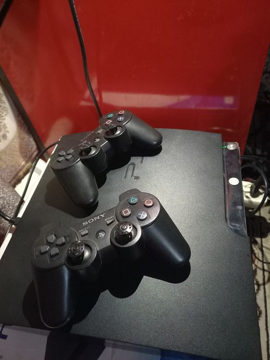 PS3 slim ideal o"ta tiniq 2 djoystik hamma kabellari bor o'yinlar bor
