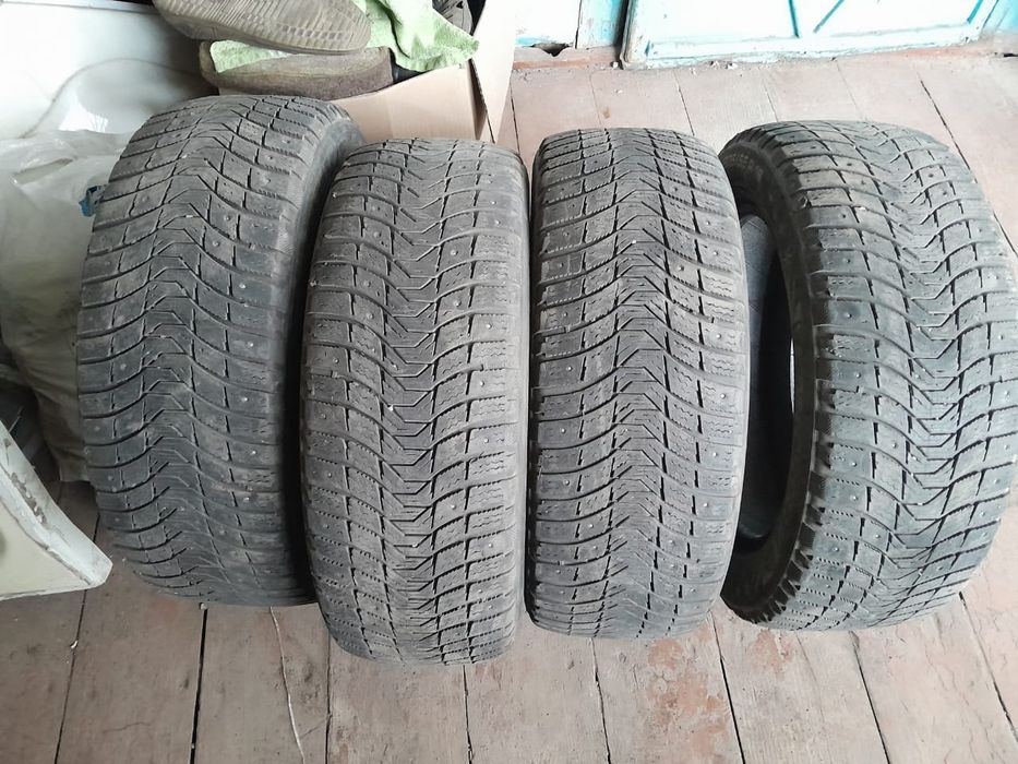 Продам комплект зимней резины Michelin 205/55/16