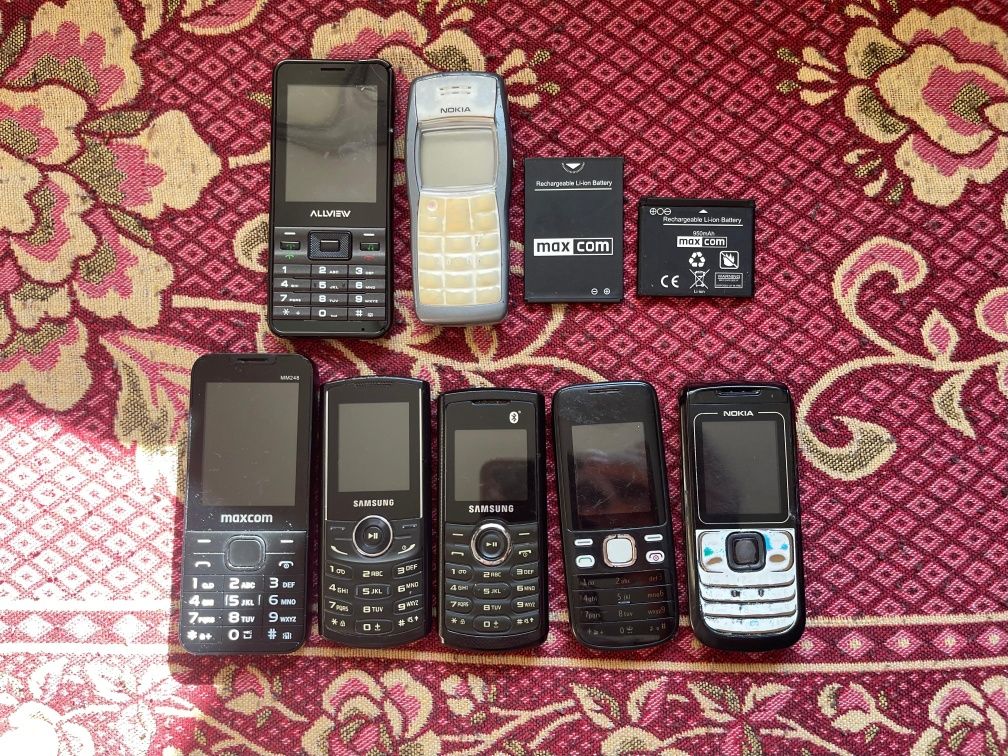 Vind lot telefoane sunt funcționale toate an afara 2 telefoane.necesiv