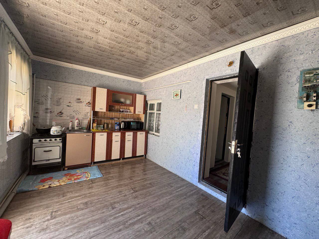 Srochna sotiladi 6 sutik xovli 4 xona aq qavoq
