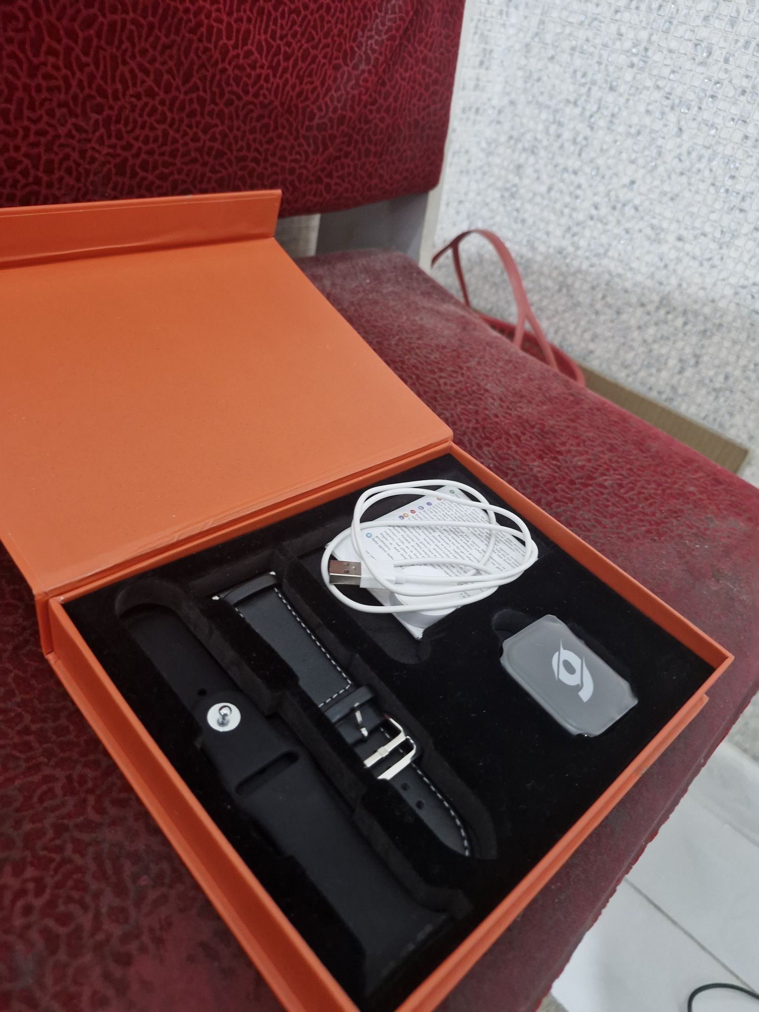 Продам новые смарт-часы Amаx 9 Max (подарок, не пользовался)