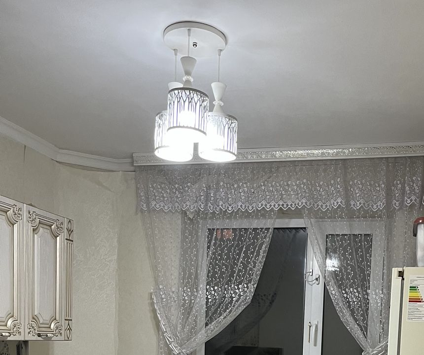 Продам срочно люстру