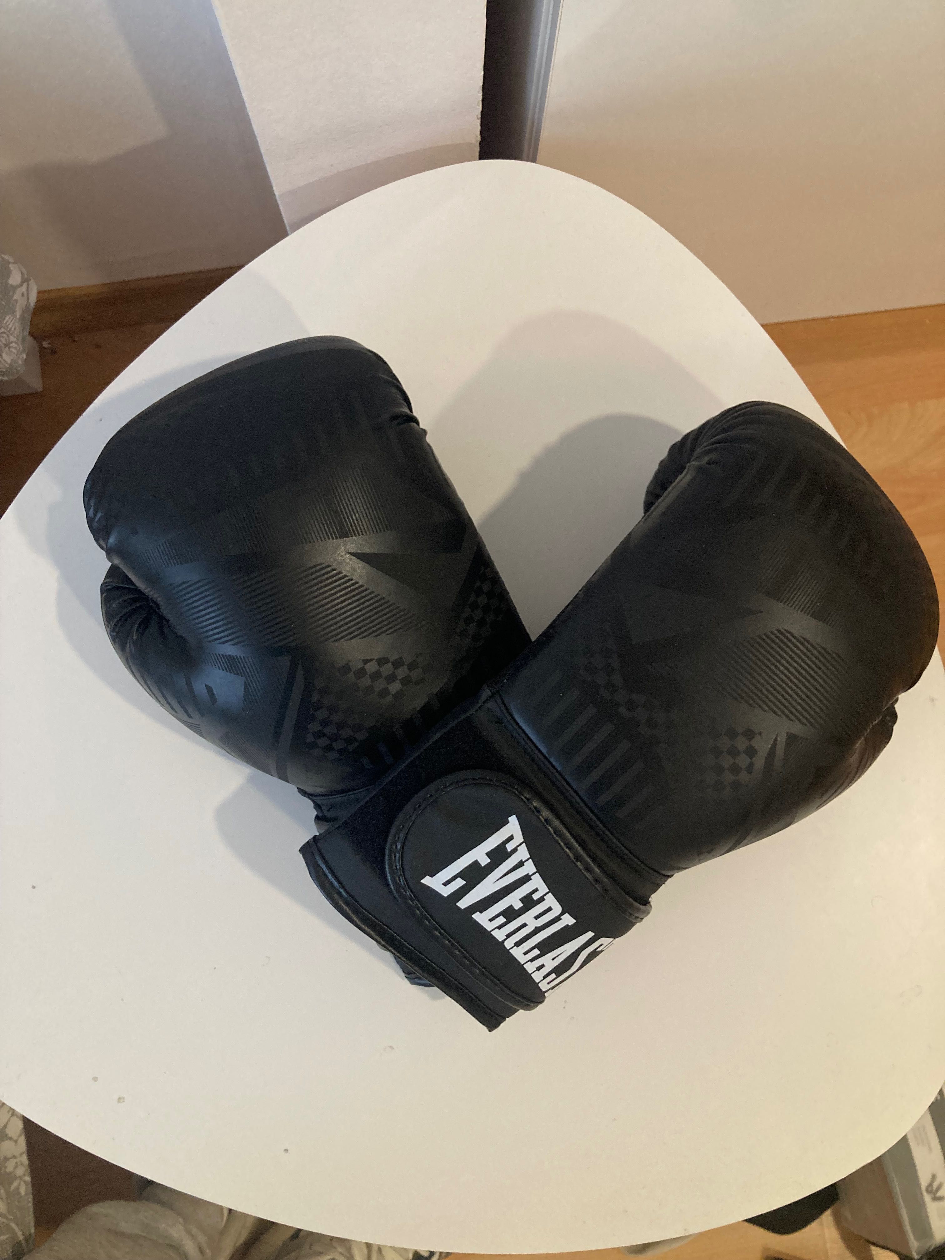 Боксови ръкавици Everlast Нови 10OZ