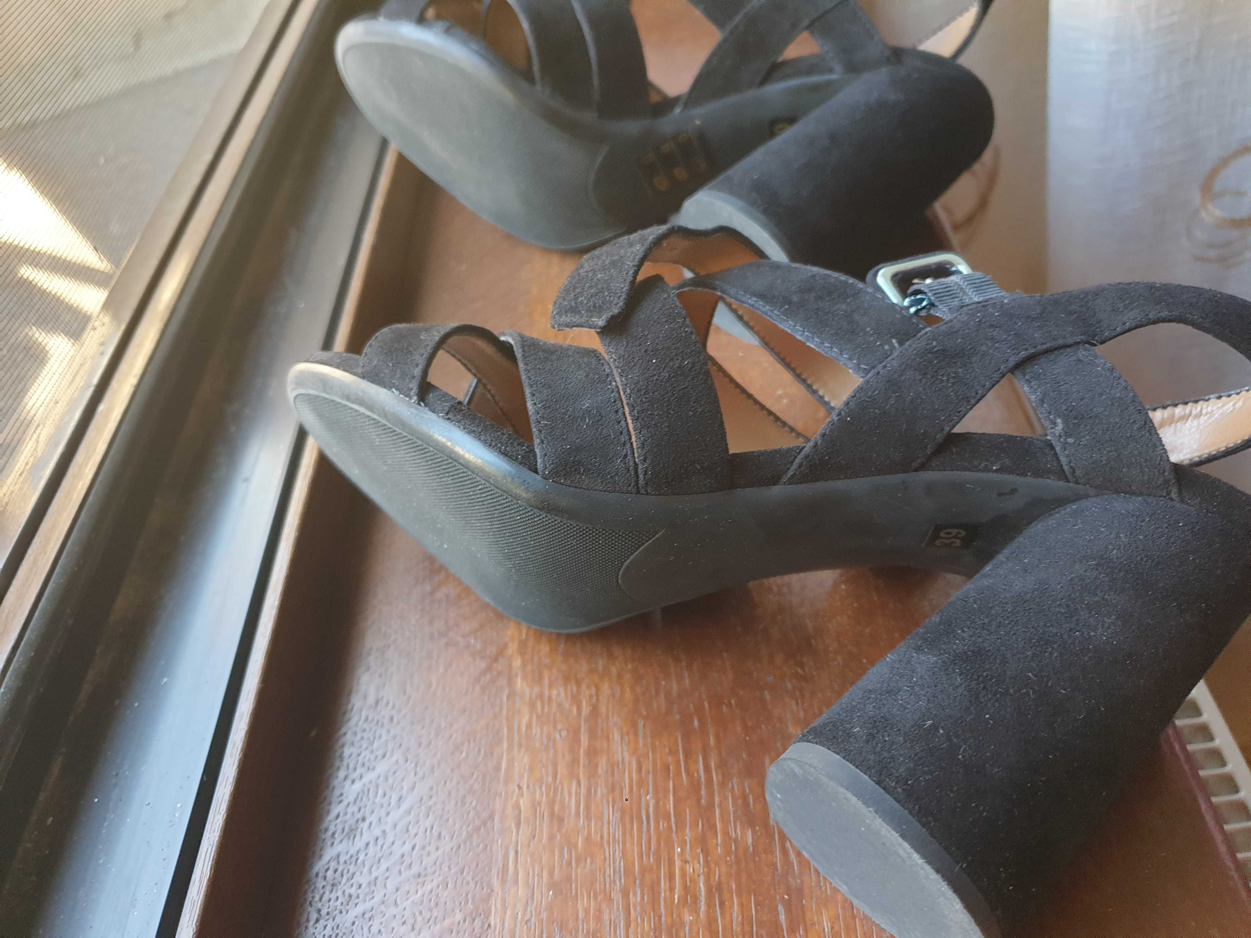 vand doua perechi sandale piele nr 39 toc inalt, de firma
