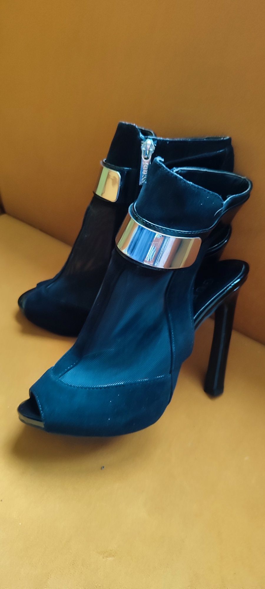 Дамски обувки Guess отворени с ток 37.5