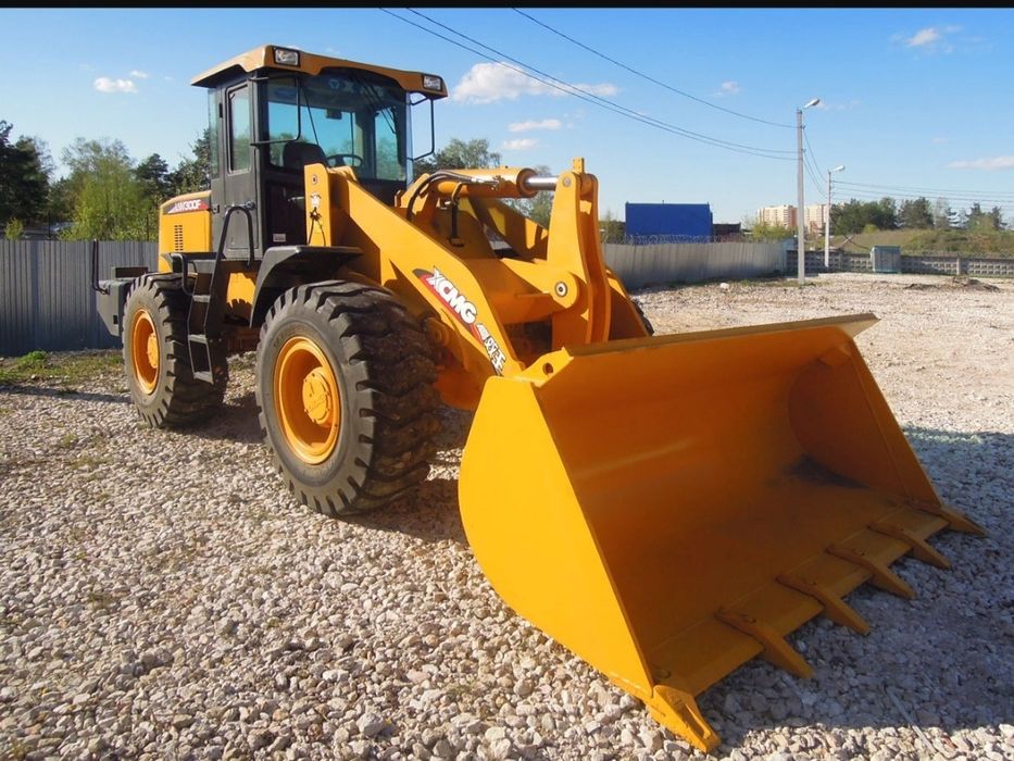 Услуги погрузчика 1.8 куб (3 тонны)