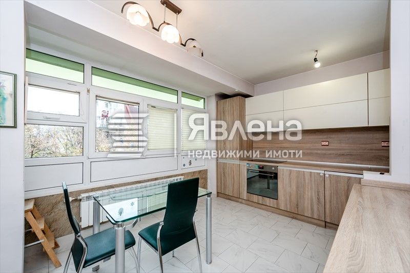 Продава се Двустаен апартамент в София, Изток - 70 кв.м за 3143 €/кв.м - Снимка #2