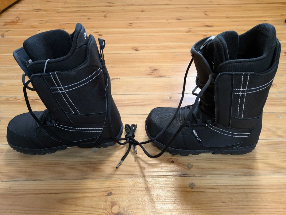 Vând buți (boots) snowboard Burton model Invader folosiți puțin nr 43