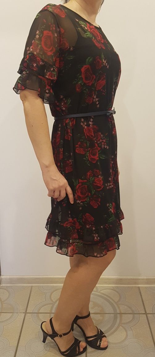 Rochie dantela cu model floral , măr M