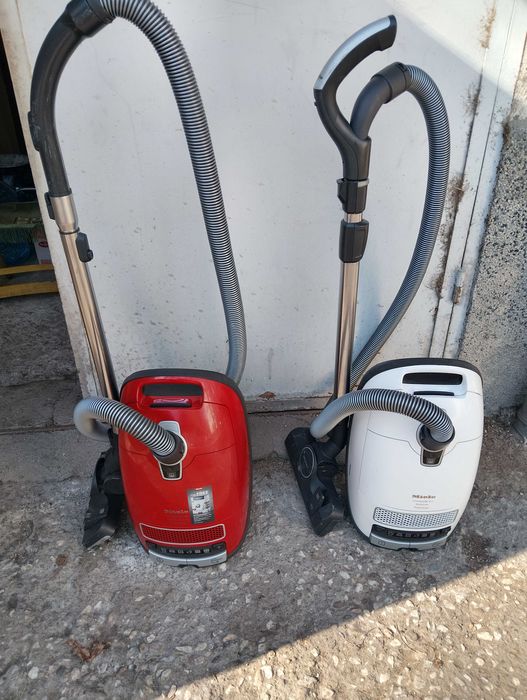 Прахосмукачка робот Miele  CX1 и Miele C3