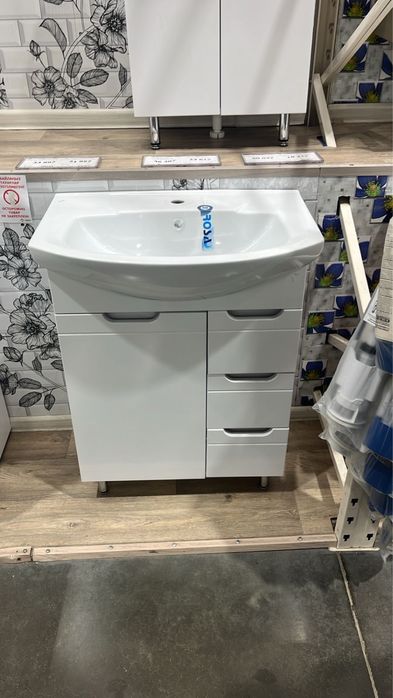 Срочно продам новый шкаф