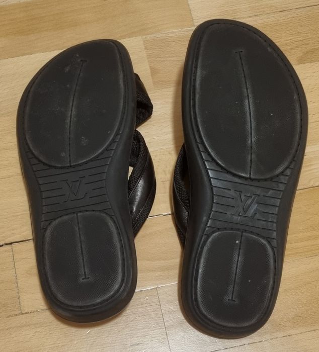 Vând Șlapi Louis Vuitton