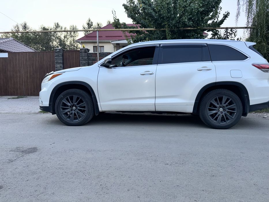 Toyota Highlander 2014г