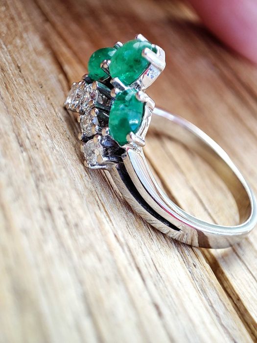 (REZ) Inel Aur Alb 14K Cu Smaralde Si Diamante The Crown