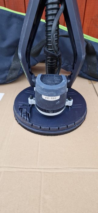 Festool girafa pereti