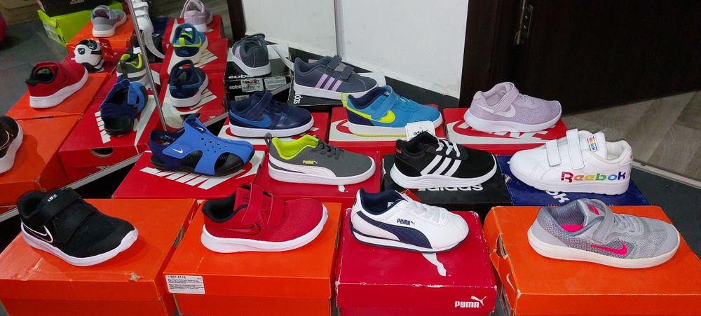 Vand adidasi originali pentru copii