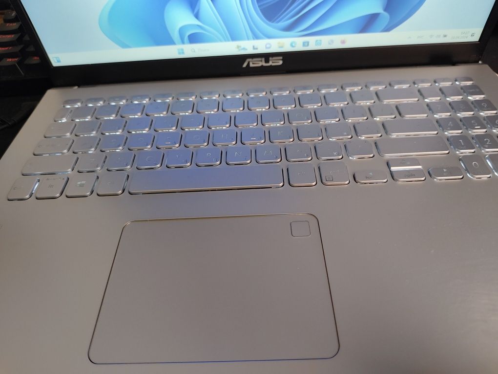 Asus Vivobook...