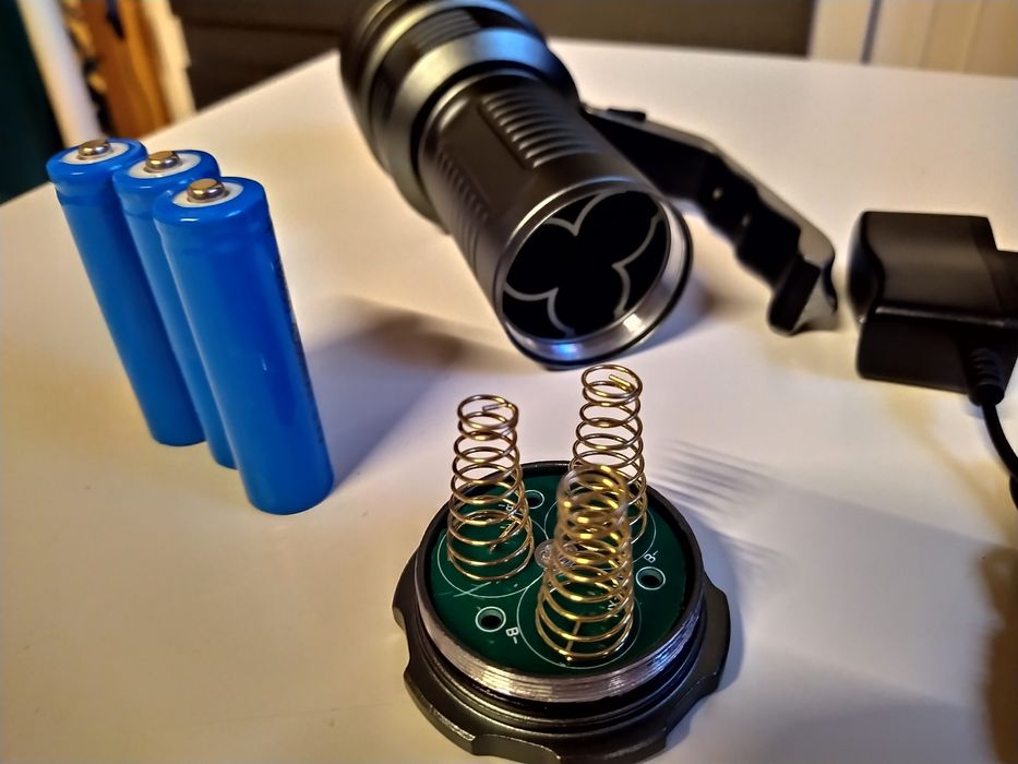 Lanterna Profesionala Led XML T6 3 Acumulatori Model MMC805