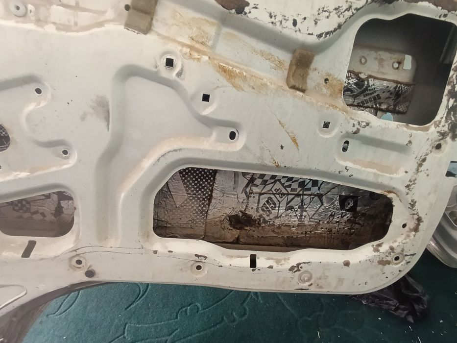 Damas oʻng taraf eshik