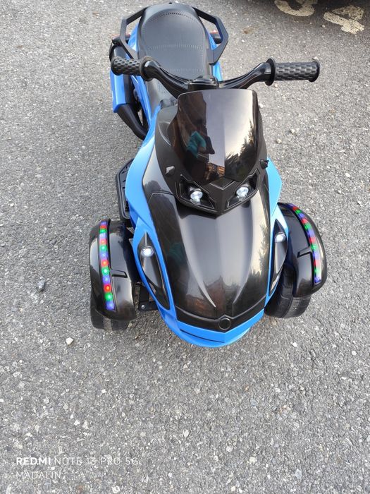 Vând motocicleta electrica