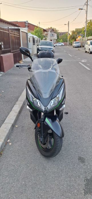 Kawasaki J125 maxiscuter 2017