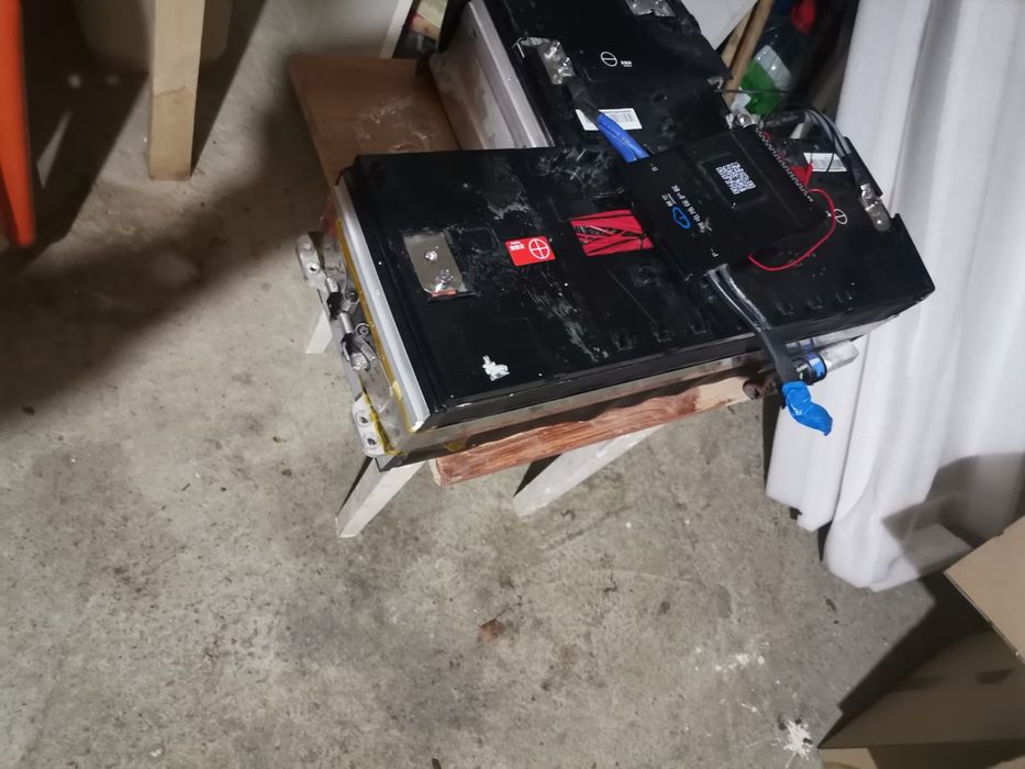 Vând 2 baterii pentru sistemul fotovoltaic