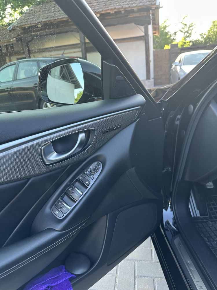 Infiniti Q50 Hybrid