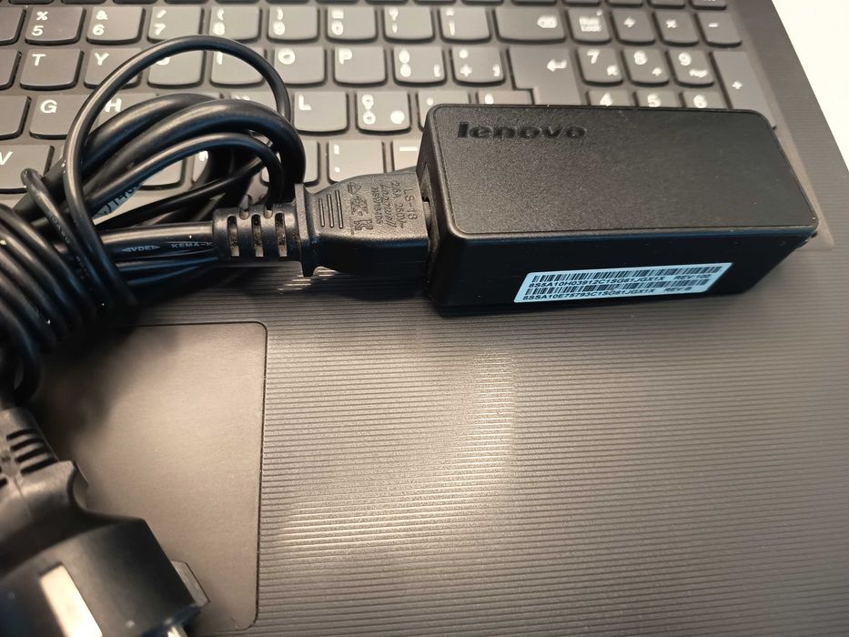 Laptop Lenovo V130 Intel Core i5-7200u/8GB RAM/HDD 1TB/Full HD ID8889