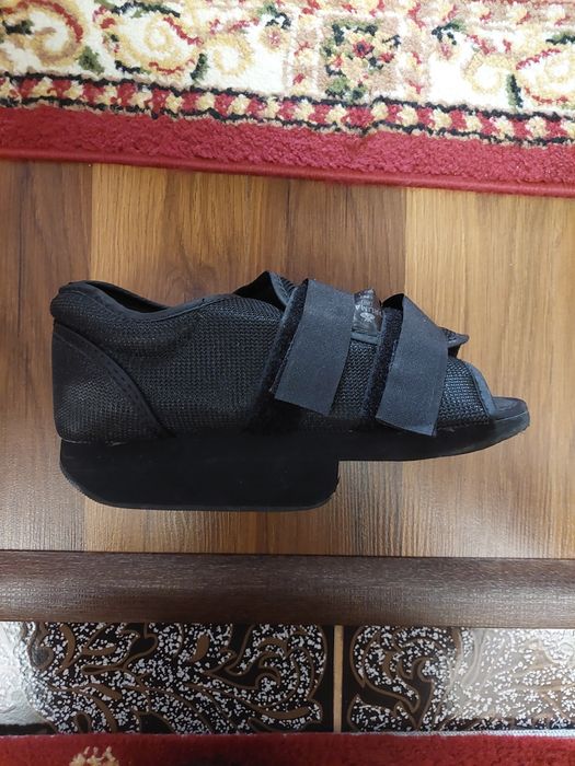 Vând papuc ortopedic