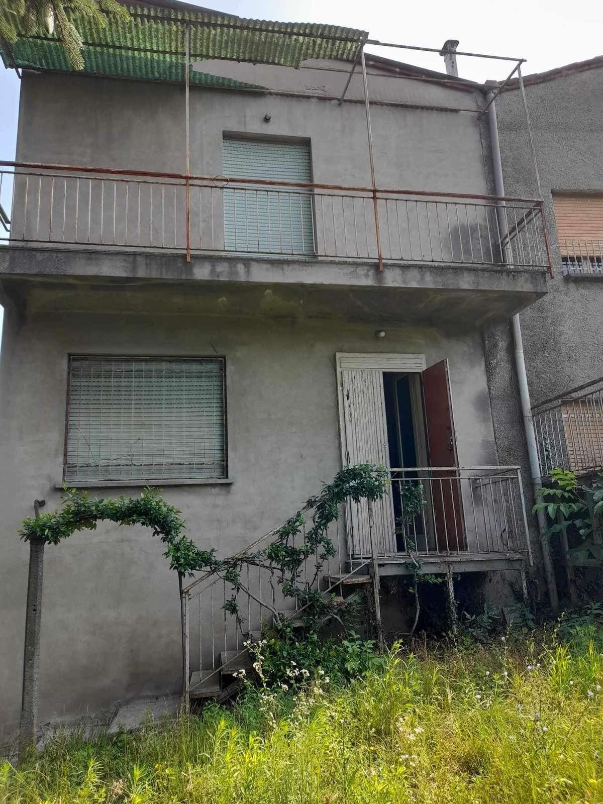 Продава къща в Италия