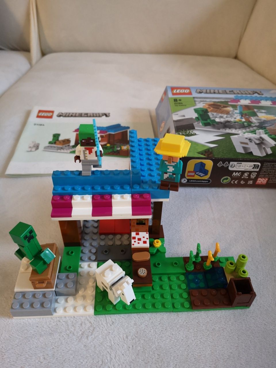 LEGO® Minecraft™ 21189 - Занданът на скелетите, 21184 Пекарната,